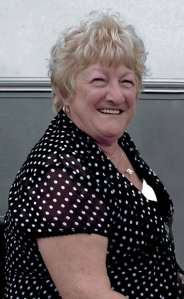 Elizabeth Légère crop